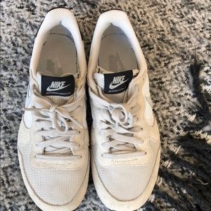 Women’s Nikes Size 7